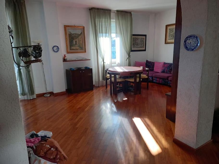 Casa Lola Lägenhet Livorno Exteriör bild