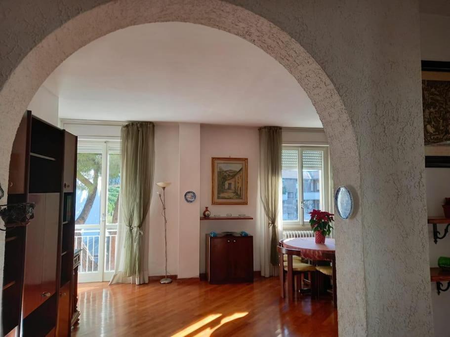 Casa Lola Lägenhet Livorno Exteriör bild